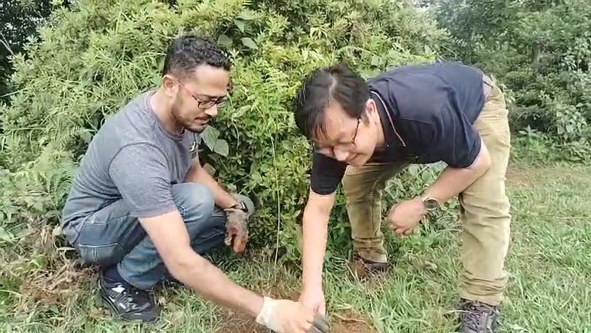 Read more about the article हेलीप्याड परिसर सफाइ र पैंयुको बिरुवा रोपण